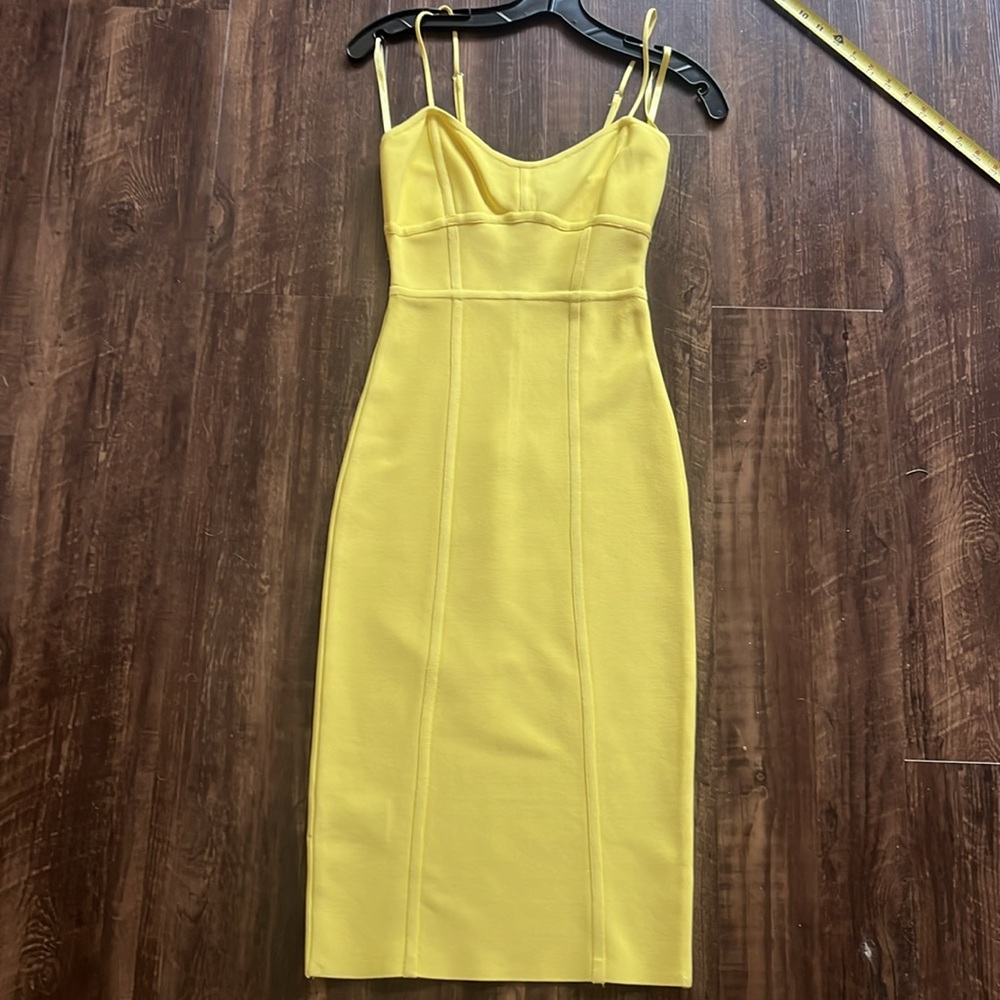 🎉HP🎉BCBG MaxAzria Sweatheart Bodycon Midi Dress S